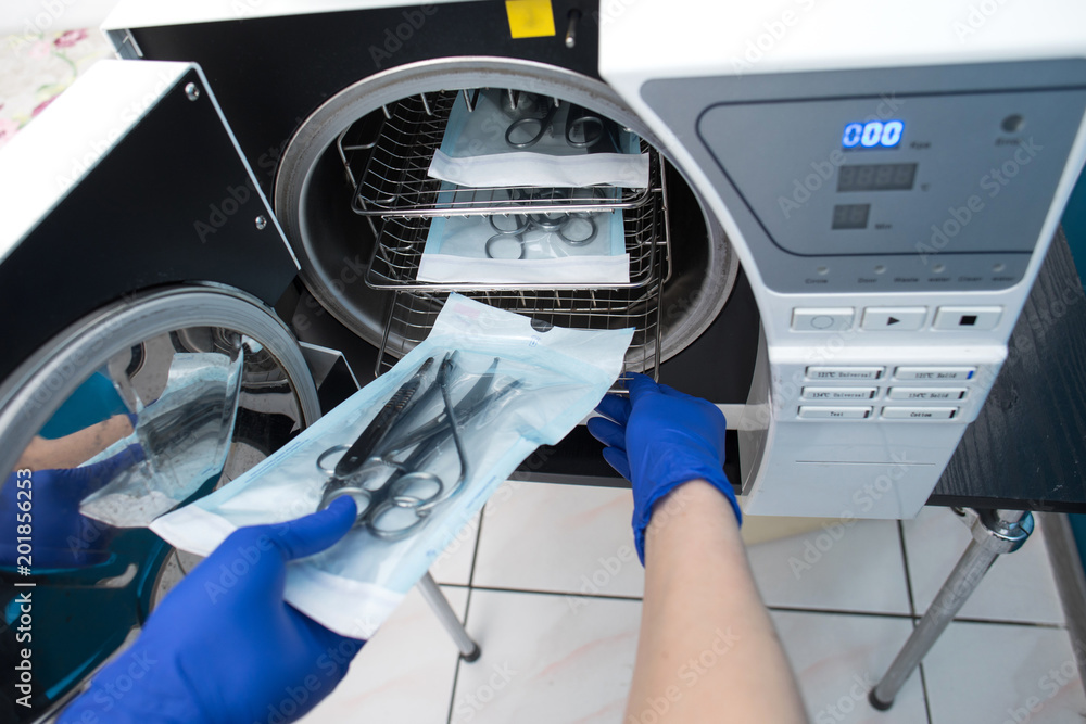 Sterilizing medical instruments in autoclave