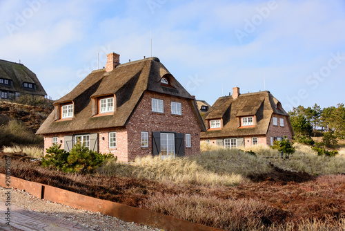 Reetdachhäuser in den Dünen von Sylt