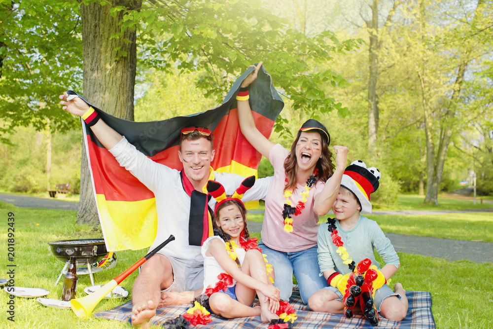 Fototapeta premium Public Viewing Family