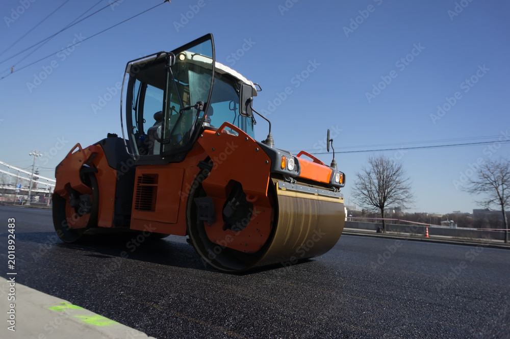 Asphalt roller that stack and press hot asphalt. Road repair machine road repairing in urban modern city with heavy vibration roller compactor Asphalt roller that stack and press hot asphalt. Road repair machine road repairing in urban modern city with heavy vibration roller compactor