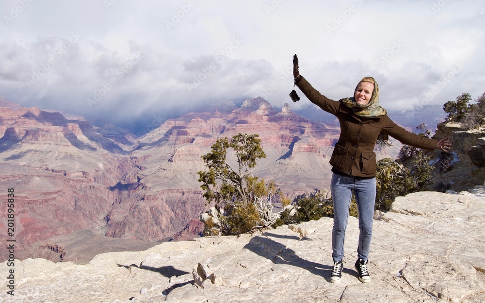 Obraz premium Blonde Woman at Grand Canyon - Arizona, USA