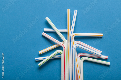 Foto Plastic straws on a blue background