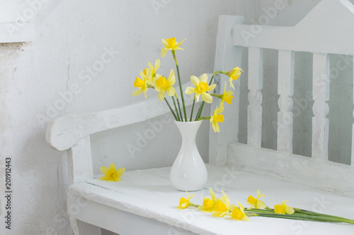 Fototapeta Naklejka Na Ścianę i Meble -  yellow flowers in vase