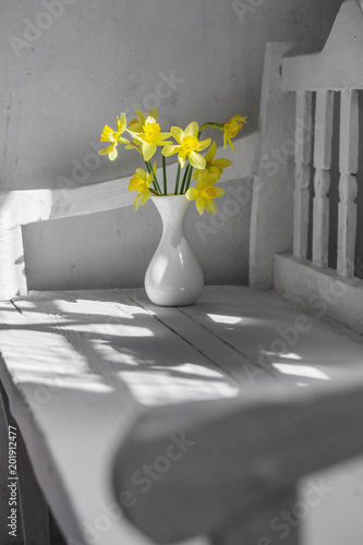 Fototapeta Naklejka Na Ścianę i Meble -  yellow flowers in vase