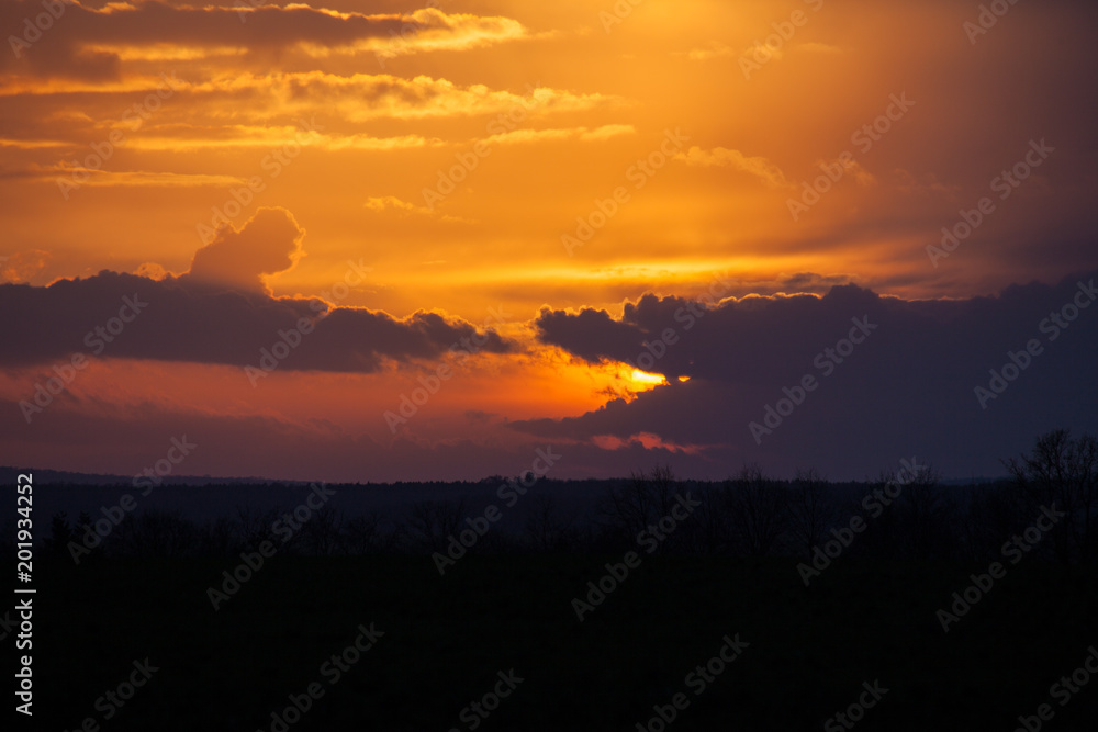 sonnenuntergang feuerroter himmel