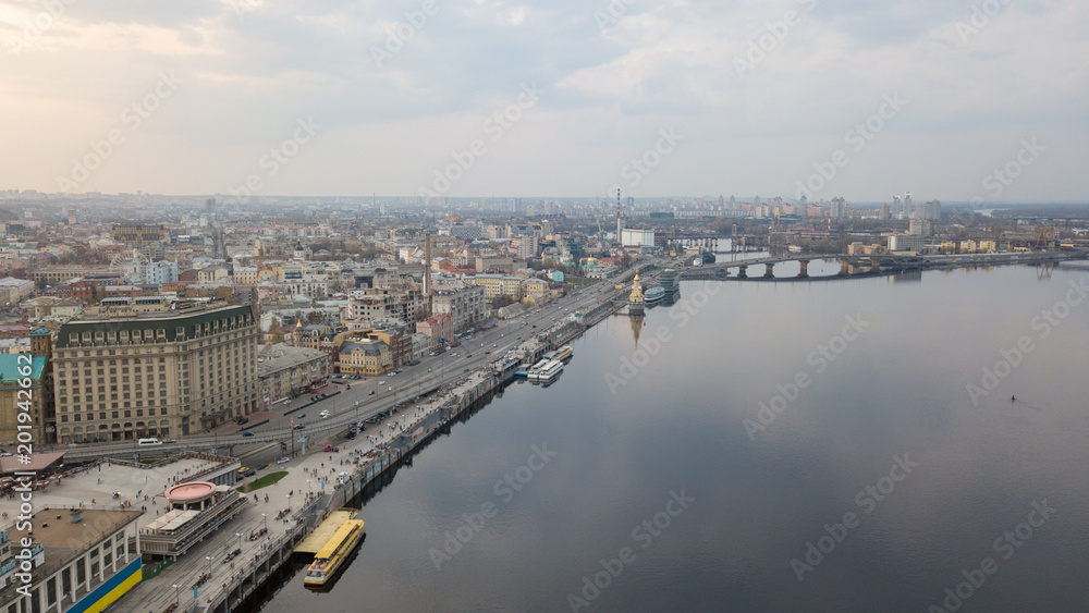 Naklejka premium Beautiful View of the Dnieper river, River station, Havana bridge and Naberezhno-Kreschatitska street in Kiev, Ukraine.