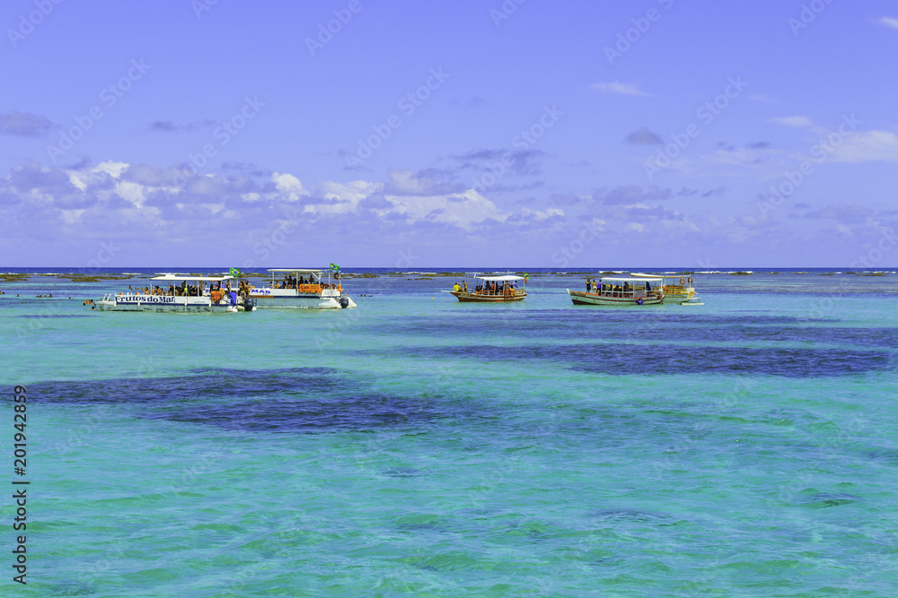 Fototapeta premium Embarcações nas piscinas naturais