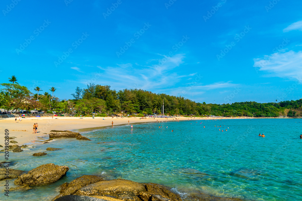 Obraz premium Beautiful tropical beach and sea