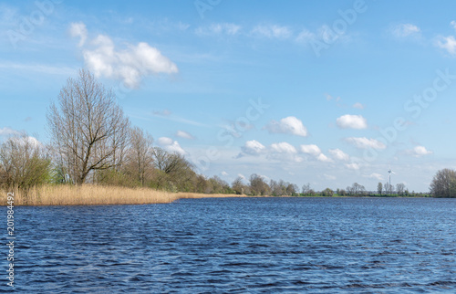 Ufer an einem Fluss