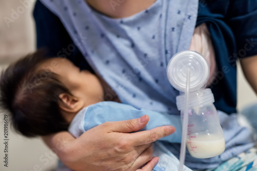 mother pump and feed breastmilk