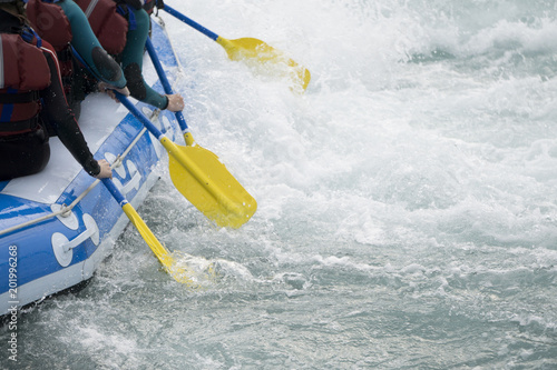Close up of a team of people rafting on whitewater rapids Fototapet