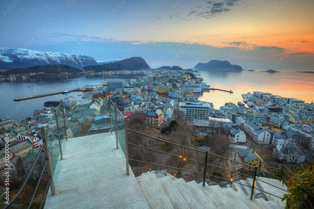 Naklejka premium Beautiful Alesund town in Norway at sunset