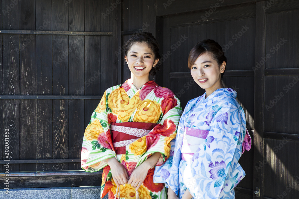 和服を着ている美しい日本人女性たち 和服を着ている美しい日本人女性たち