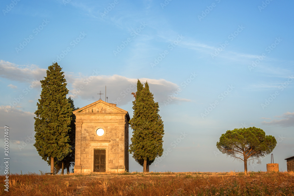 Φωτογραφία Vitaleta Chapel, Tuscan landscape near San Quirico d'Orcia, Siena, Tuscany, Ital