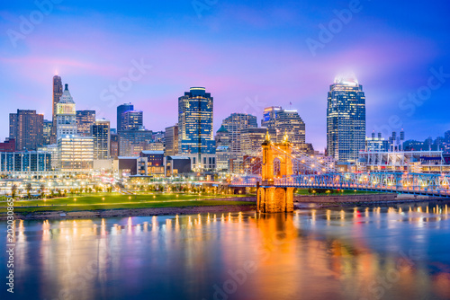 Cincinnati, Ohio, USA Skyline © SeanPavonePhoto