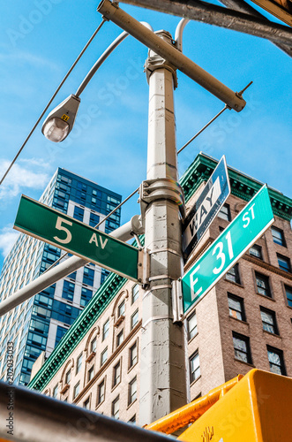 5th Avenue (Ave) Sign, New York NYC © Bildgigant