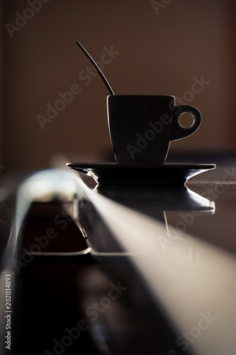 café tasse bar comptoir noir silhouette plaisir boire matin remontant humeur bien être petit déjeuner photo