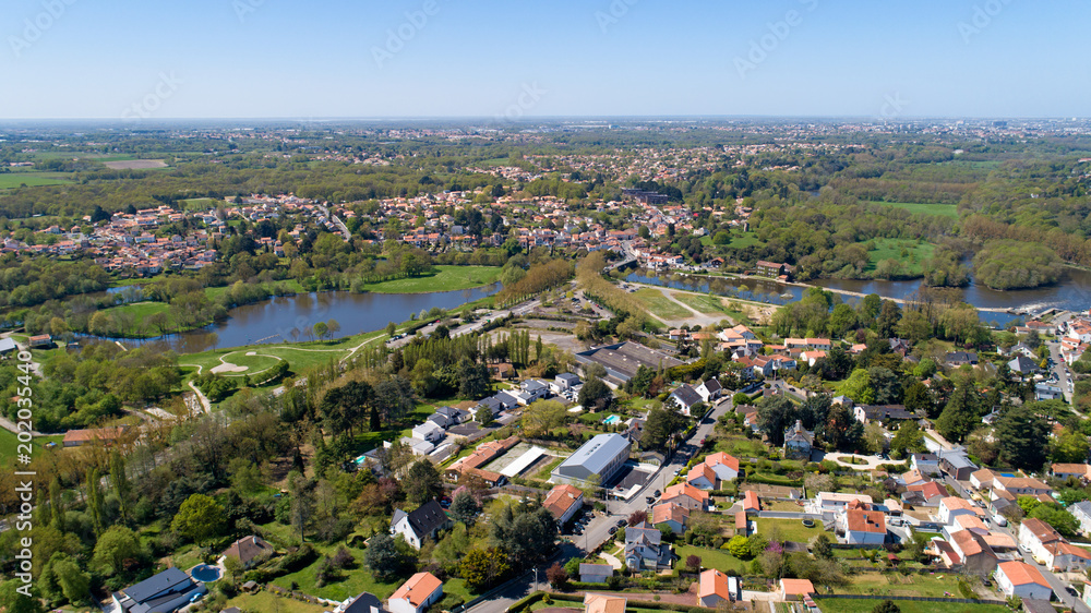 Vue aérienne du parc du Loiry et de la Sèvre nantaise, à Vertou
