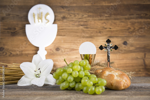 Wallpaper Mural Eucharist symbol of bread and wine, chalice and host, First communion background Torontodigital.ca