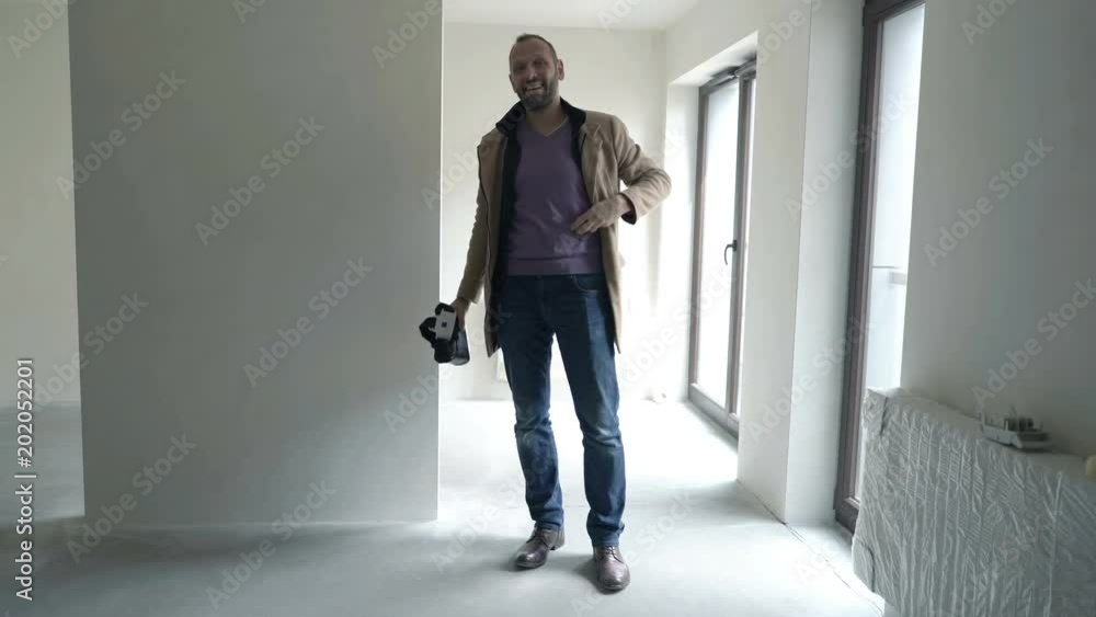 Happy man with vr goggle standing at his new home
Happy man with vr goggle standing at his new home