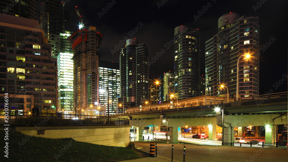 Fototapeta premium Night view of Toronto downtown streets