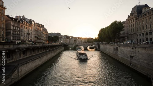 Afternoon to night timelapse of Seine River