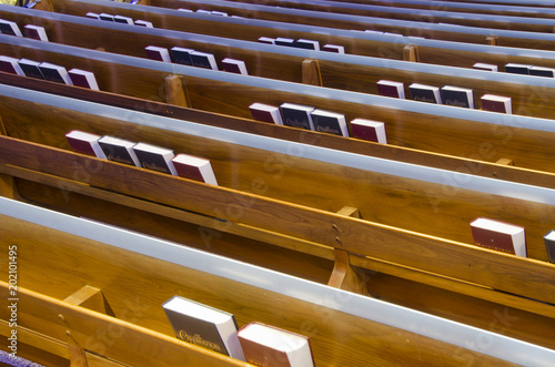 Fotografie Bibles and Hymnals in Church Pews