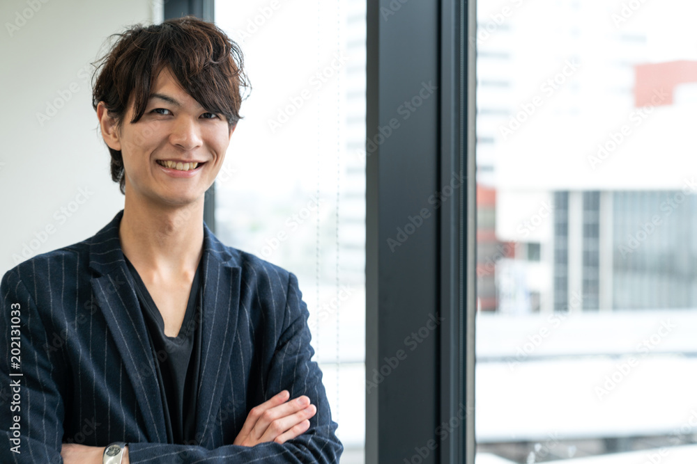 窓際の男性 窓際の男性