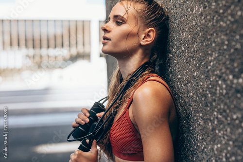 Quadro em tela Woman exhausted after intense workout session