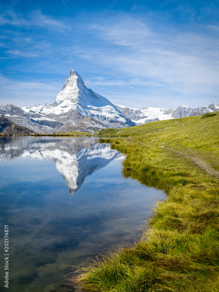 Stellisee und Matterhorn in den Schweizer Alpen, Zermatt, Kanton Wallis, Schweiz