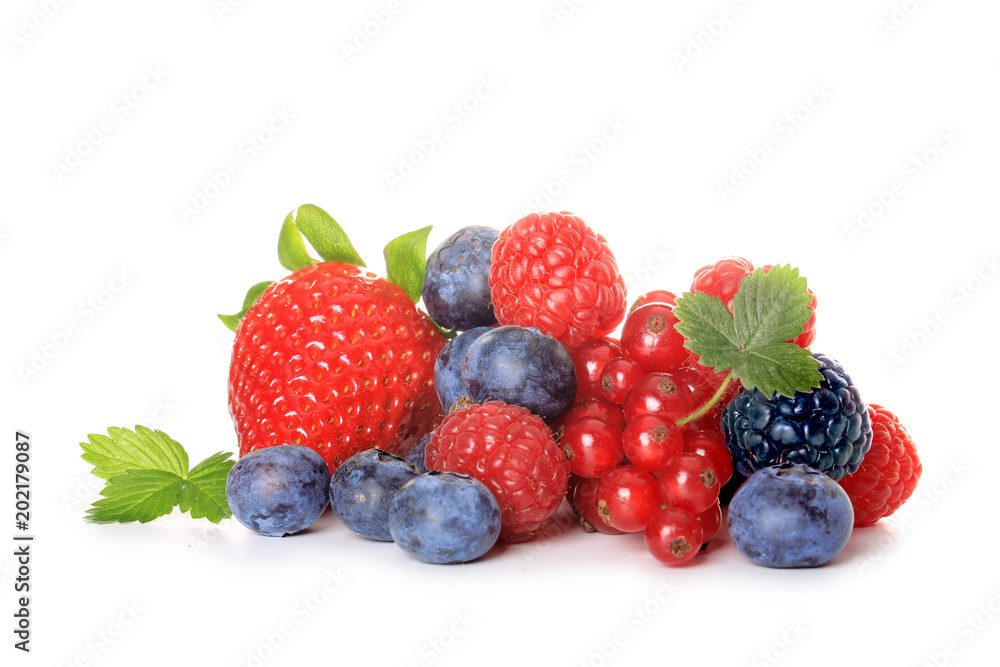 fruits rouges sur fond blanc fruits rouges sur fond blanc