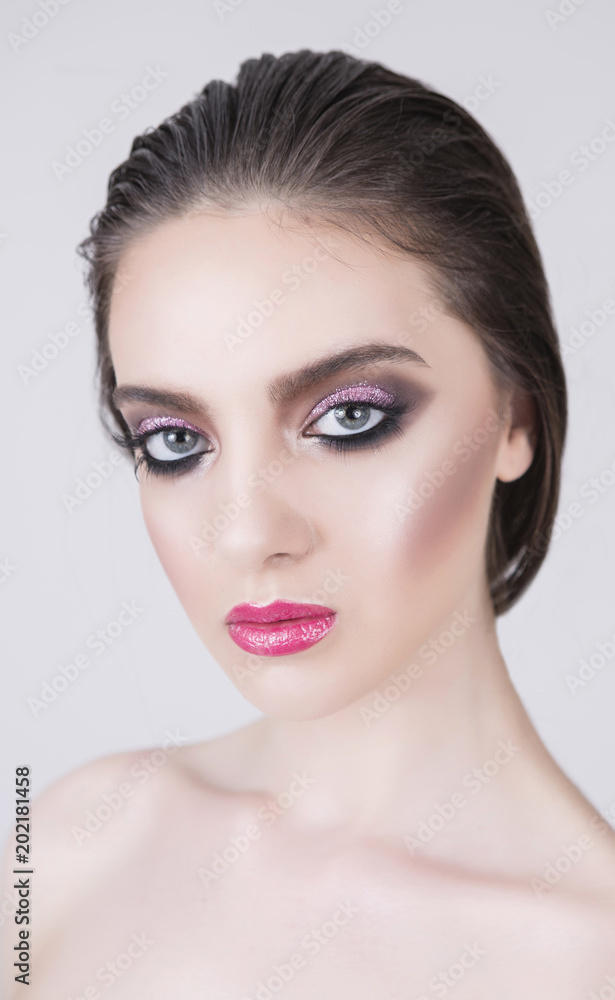 Fresh look of a model with nice evening make up. Fresh look of a model with nice evening make up.