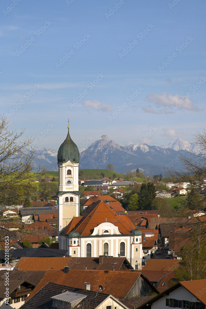 Nesselwang - Kirche - Ort - Panorama - Kirche - Kirchturm - Frühling