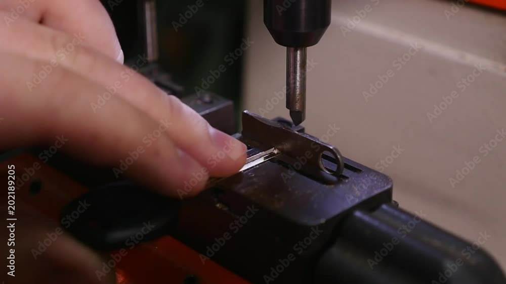 Production of keys. Making a copy of the key. The wizard on the machine ...