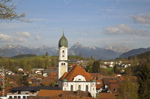 Nesselwang - Ortsansicht - Blick - Kirche - Zentrum - Frühling