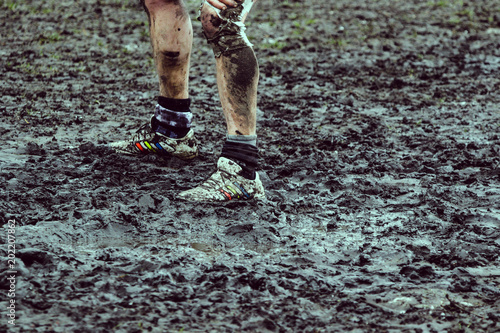 joueur de rugby dans la boue photo