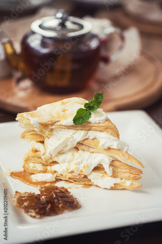 Honey cake with vanilla cre...