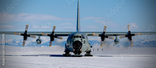 Antarctica Skiway, LC-130