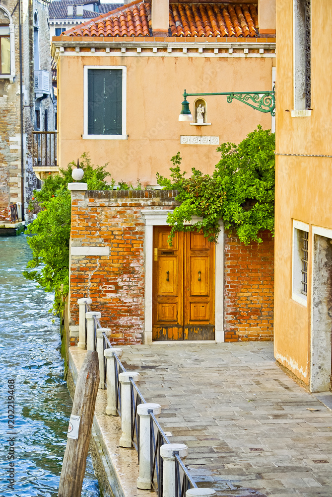 Obraz premium Pavement in Venice near Grand Canal, Italy