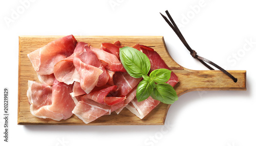 Foto prosciutto on wooden cutting board