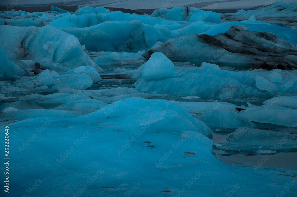 アイスランド ヴァトナヨークトル  ヨークルスアゥルロゥン ヨークルサルロン氷河湖 ダイアモンドビーチ