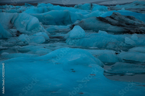 アイスランド ヴァトナヨークトル  ヨークルスアゥルロゥン ヨークルサルロン氷河湖 ダイアモンドビーチ © Enken