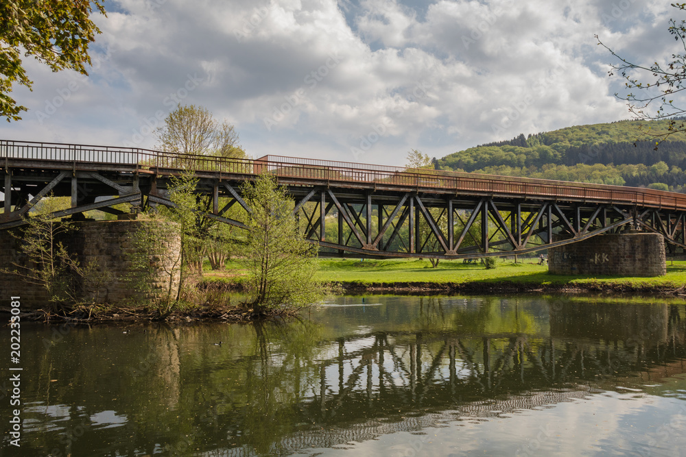 Fototapeta premium Fischbauchbrücke in Plettenberg