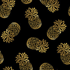 Keuken achterwand Ananas patronen Gouden zomerananassen op zwarte achtergrond  © Olha