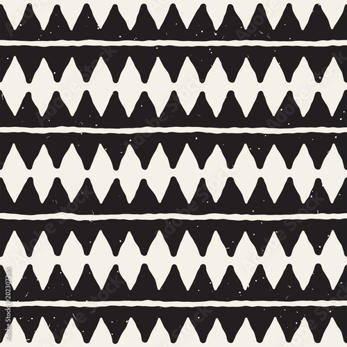 Hand drawn abstract seamless pattern in black and white. Retro grunge freehand jagged lines texture.