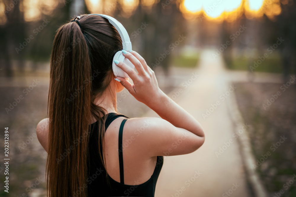 Sportsgirl sales bluetooth earphones