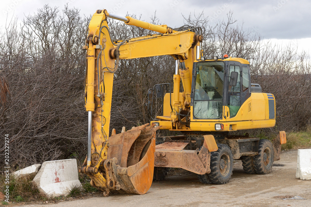 Fotografie yellow excavator at construction site