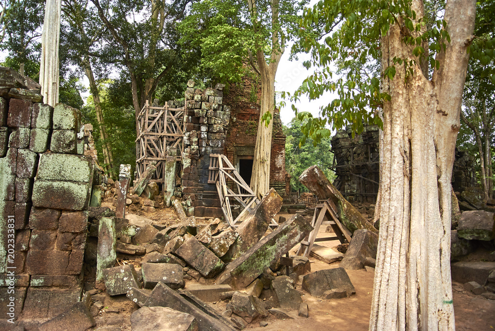 Prasat Thom Prang temple Angkor Era