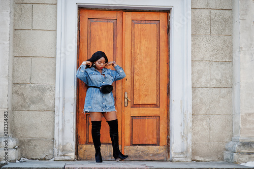 African american girl in jeans dress posed on streets of city. Black stylish model shoot. © AS Photo Family