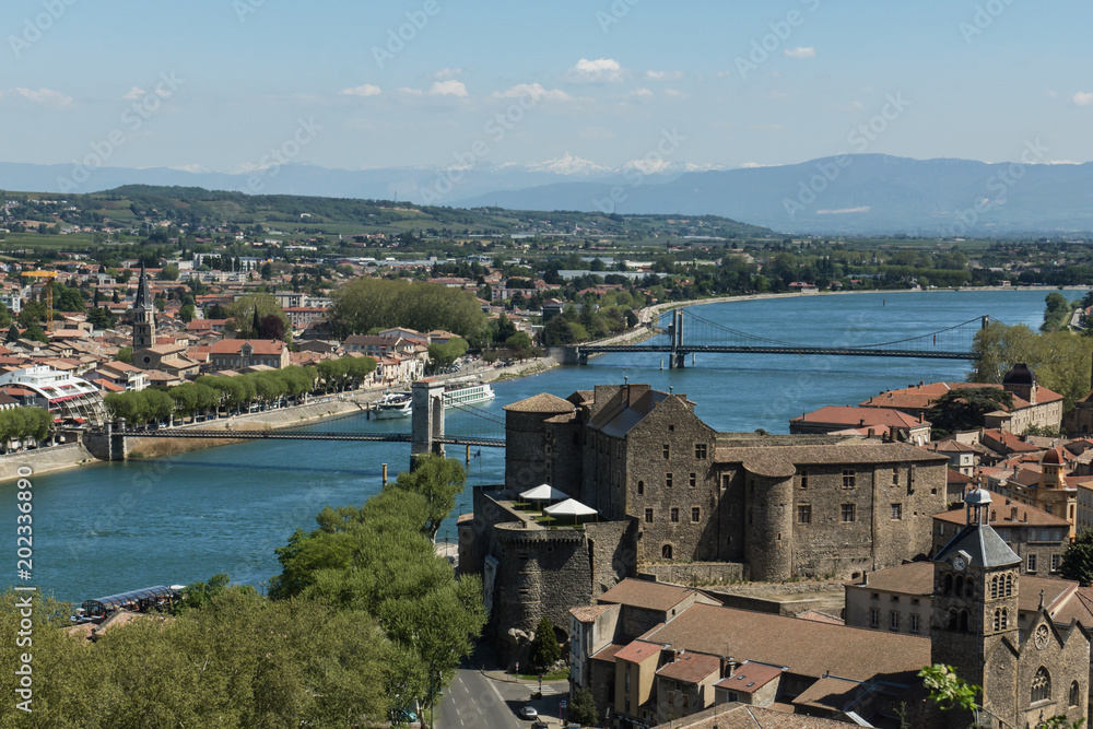 Φωτογραφία Rhone river banks with old winemakers French cities of Tain-l'Hermitage and Tournon top view